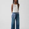 Barnjeans med lav midje, bred benvidde og brodert blomstermønster