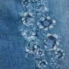 Barnjeans med lav midje, bred benvidde og brodert blomstermønster