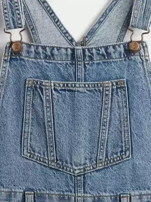 Barrel-overalls for barn