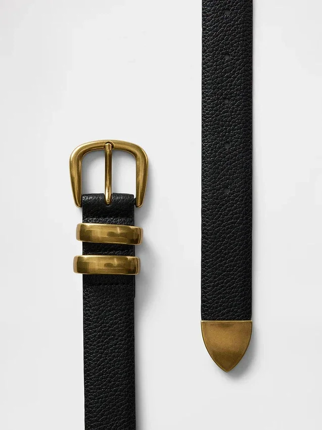 Belte i skinn med pebble-tekstur
