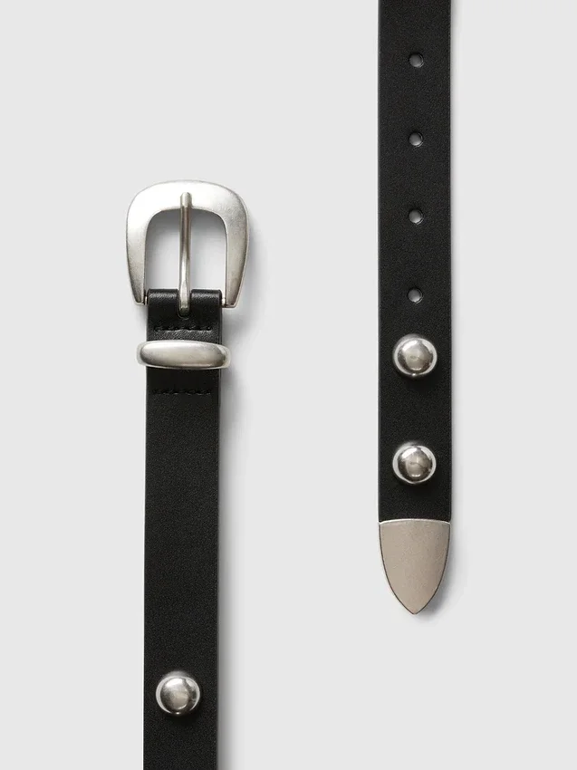 Belte i vegansk skinn med nitter