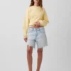 Bermudashorts i denim med middels høy midje og løs passform
