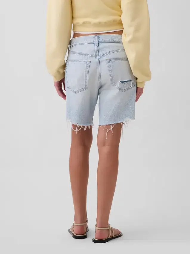 Bermudashorts i denim med middels høy midje og løs passform