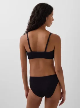 Bikinitopp med rund hals og ribbestrikk