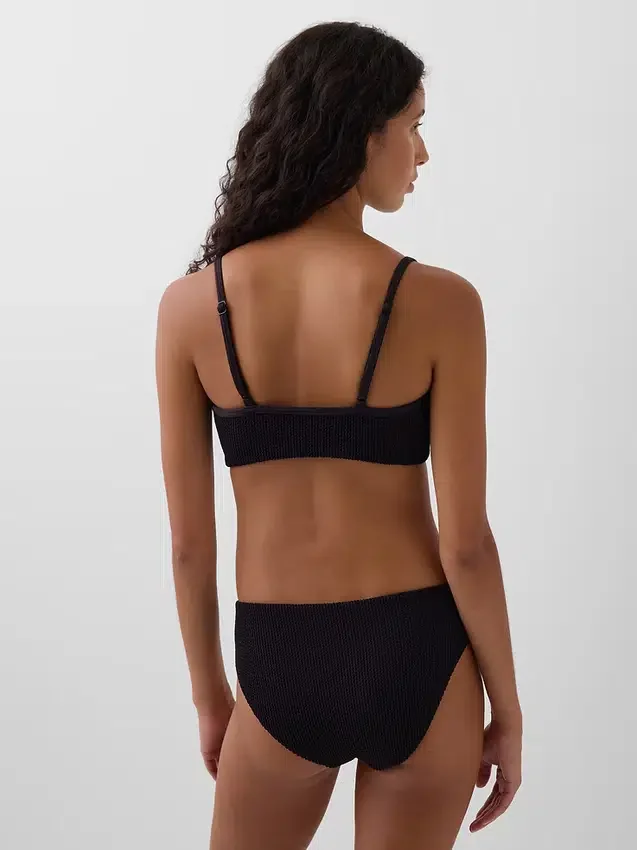 Bikinitopp med rund hals og ribbestrikk