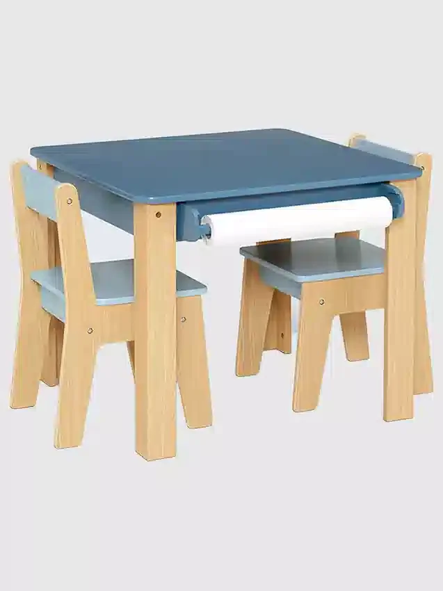 Bord og 2 stoler til småbarn