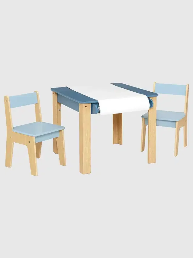 Bord og 2 stoler til småbarn