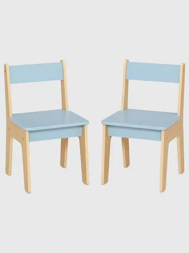 Bord og 2 stoler til småbarn