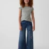 Børnejeans med lav midje, broderte og baggy