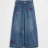 Børnejeans med lav midje, broderte og baggy