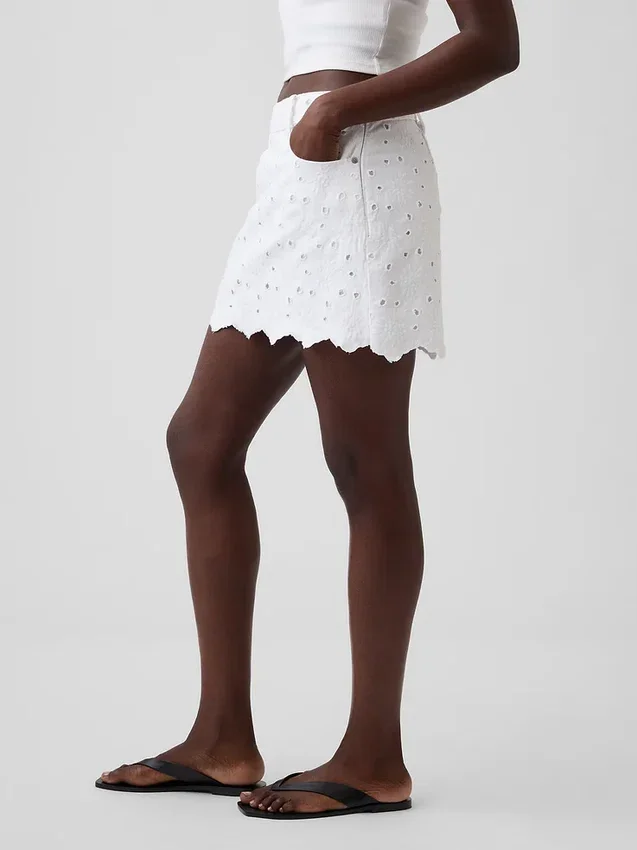 Brodert miniskjørt
