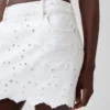 Brodert miniskjørt
