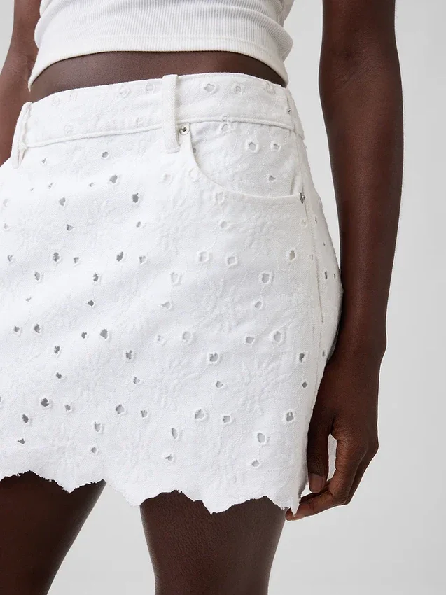 Brodert miniskjørt