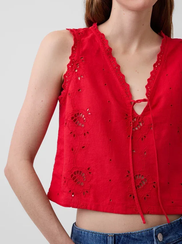 Broderte, korte topper i linblanding