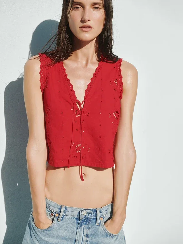 Broderte, korte topper i linblanding
