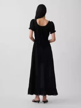Broderte maxi-kjole med puffermmer