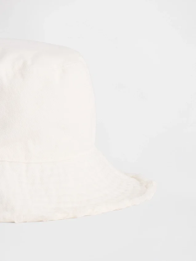 Bucket-hatt for barn
