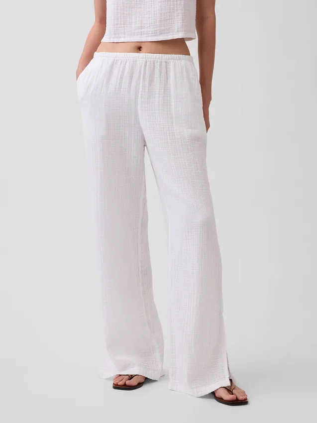 Bukser i bomullsgasbind med lett splitt i kanten