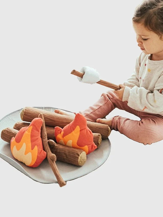 Campout-leirbål og s'mores-leketøy for småbarn