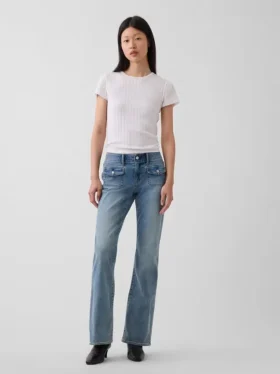 Capri-jeans med lav midje, lang og slank passform og påsydde lommer