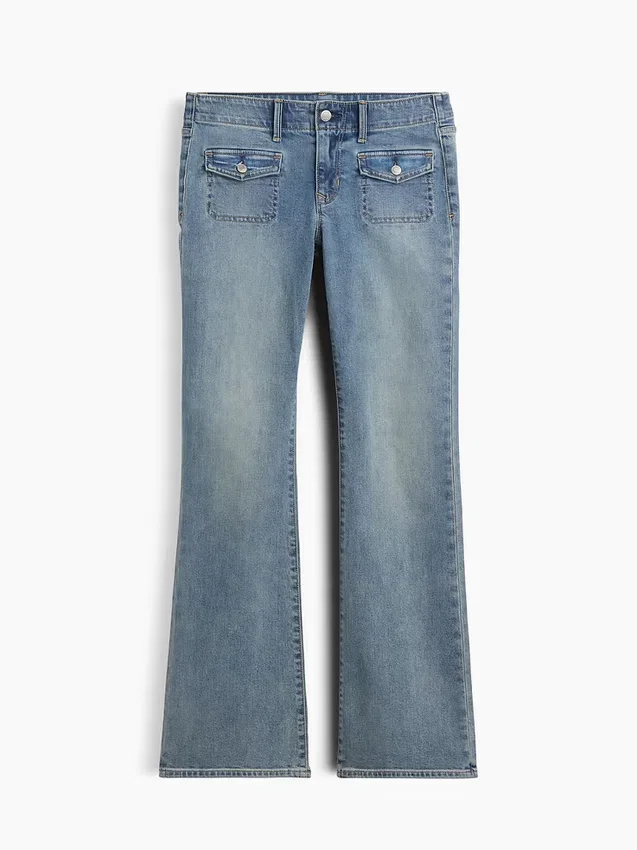 Capri-jeans med lav midje, lang og slank passform og påsydde lommer