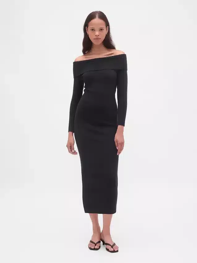 CashSoft elastisk midi-strikkekjole med bare skuldre
