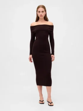 CashSoft elastisk midi-strikkekjole med bare skuldre