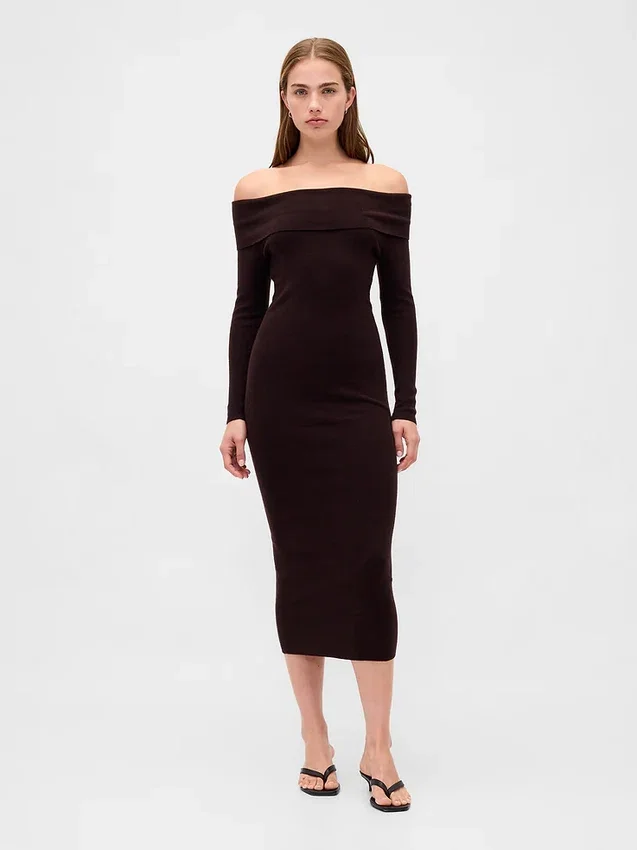 CashSoft elastisk midi-strikkekjole med bare skuldre