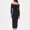 CashSoft elastisk midi-strikkekjole med bare skuldre