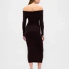 CashSoft elastisk midi-strikkekjole med bare skuldre