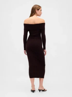 CashSoft elastisk midi-strikkekjole med bare skuldre