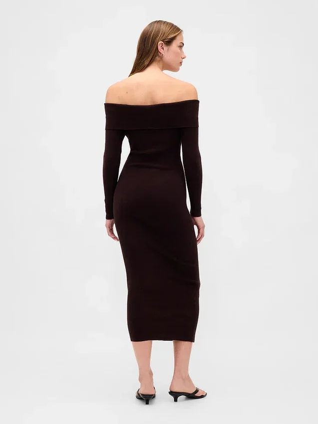 CashSoft elastisk midi-strikkekjole med bare skuldre