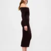 CashSoft elastisk midi-strikkekjole med bare skuldre