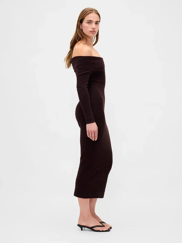 CashSoft elastisk midi-strikkekjole med bare skuldre