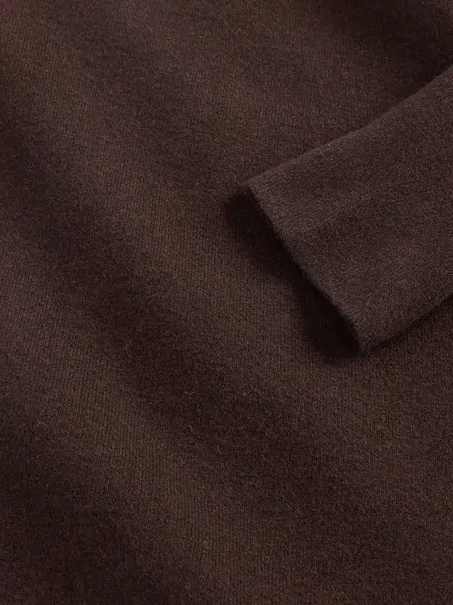 CashSoft elastisk midi-strikkekjole med bare skuldre