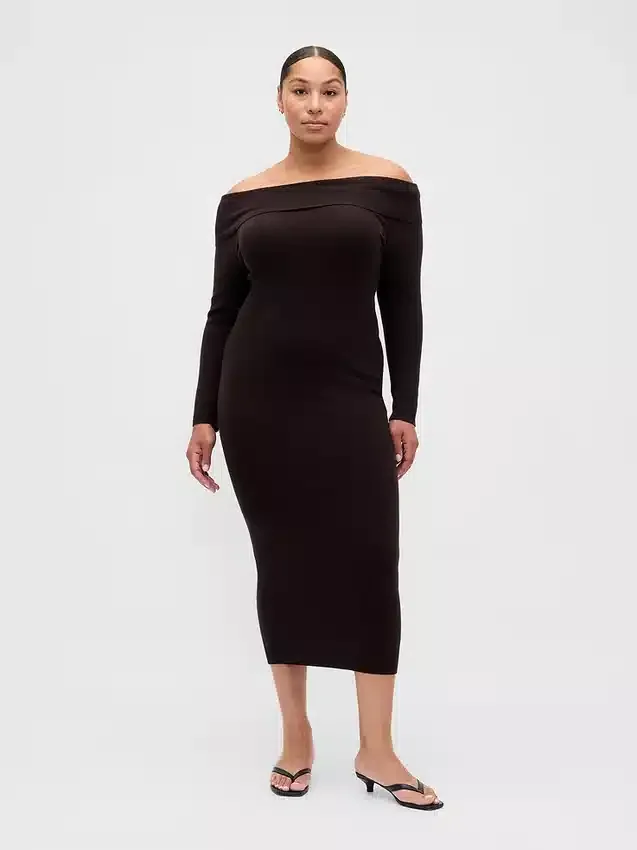 CashSoft elastisk midi-strikkekjole med bare skuldre
