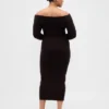 CashSoft elastisk midi-strikkekjole med bare skuldre