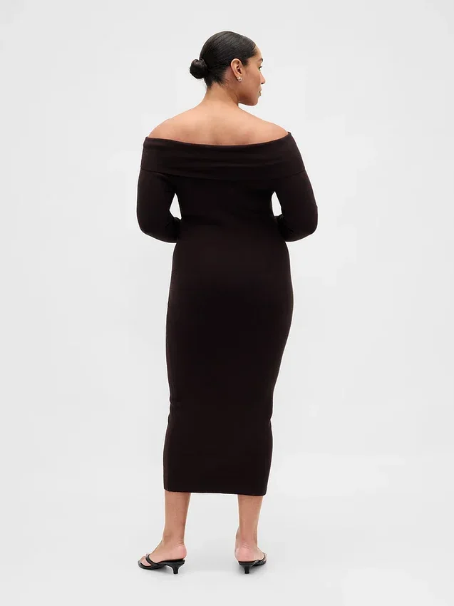 CashSoft elastisk midi-strikkekjole med bare skuldre