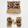 CashSoft-sett med leopardmønstret lue og votter for Baby og Småbarn