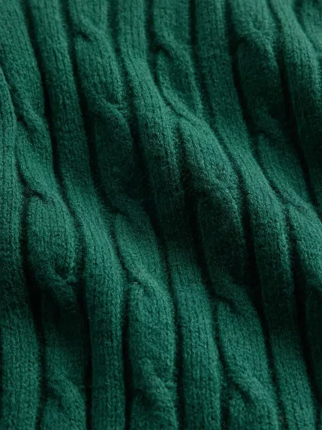 CashSoft-strikkgensere med kabelmønster