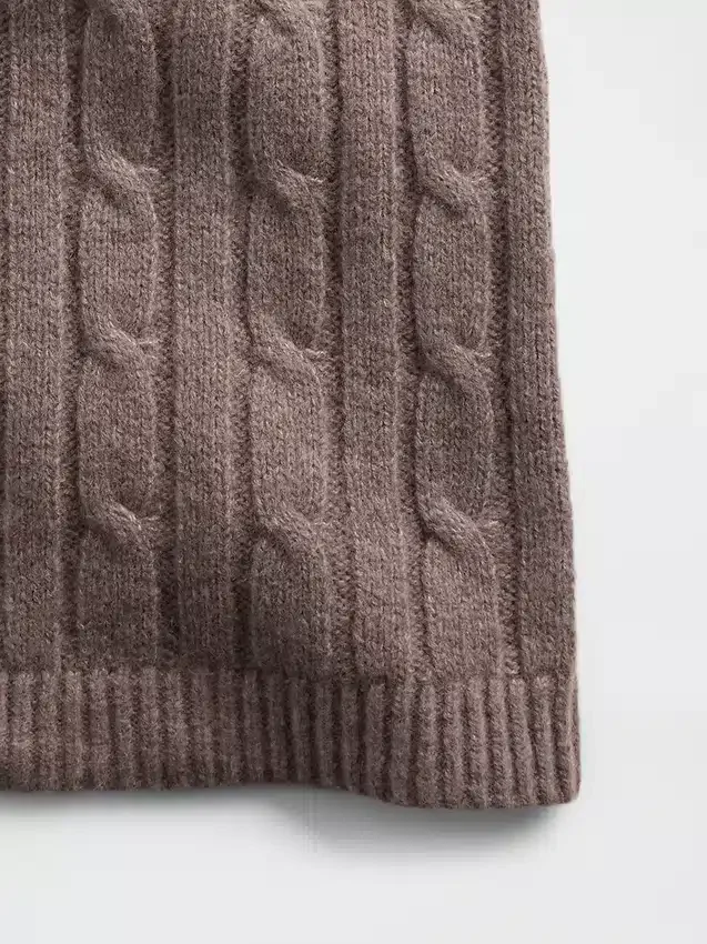 CashSoft-strikkgensere med kabelmønster