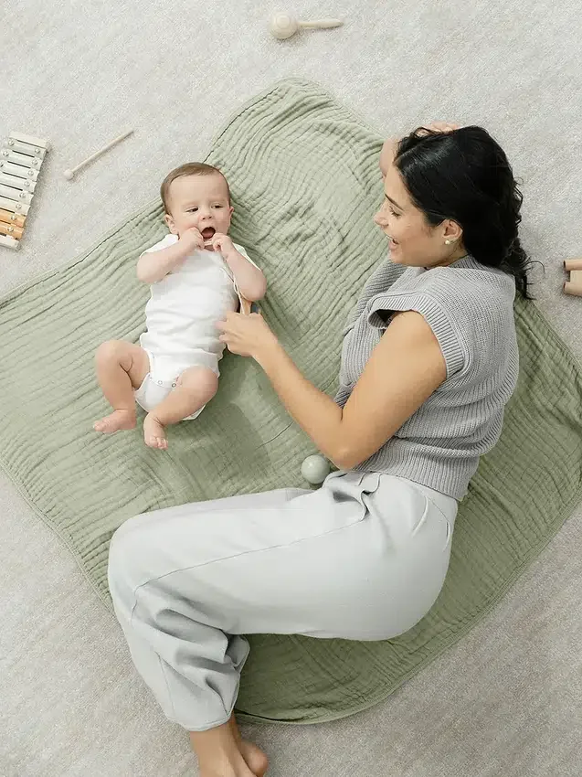 Comfy Cubs babyteppe i musselin