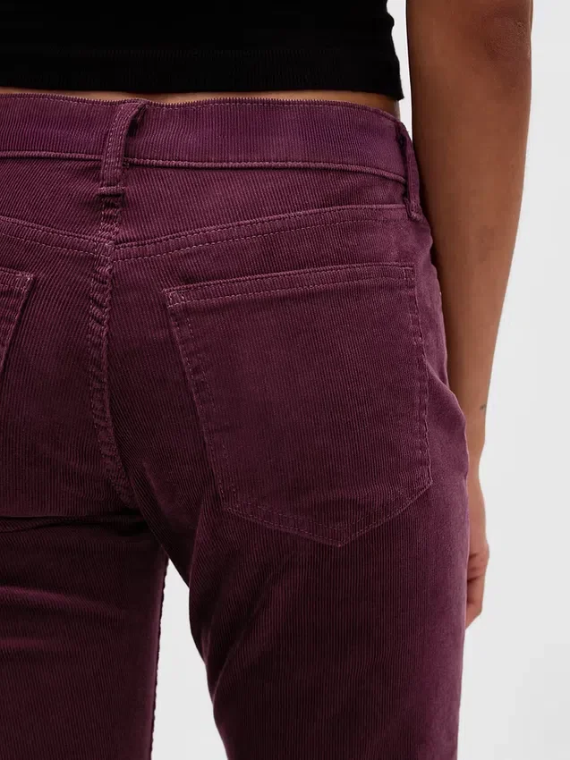 Corduroy-bukser med lav midje i 90-tallsstil, slank og rett passform