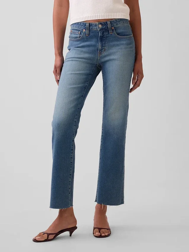 Crop-jeans med lav midje, lang og slank passform