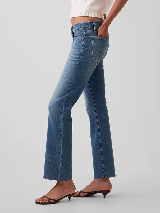 Crop-jeans med lav midje, lang og slank passform