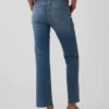 Crop-jeans med lav midje, lang og slank passform