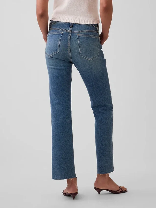 Crop-jeans med lav midje, lang og slank passform