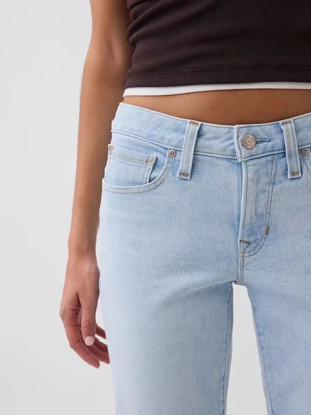 Crop-jeans med lav midje, lang og slank passform