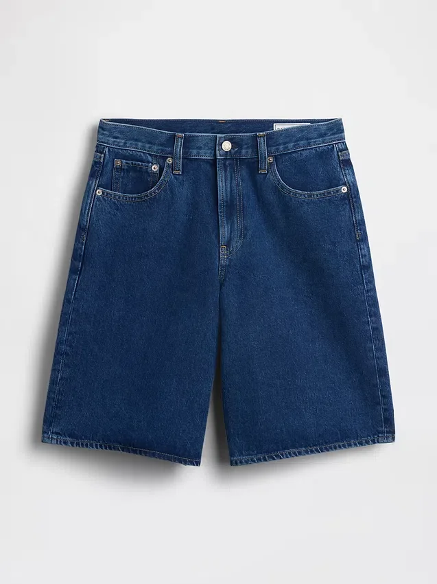 Denimshorts med middels høy midje og lang passform