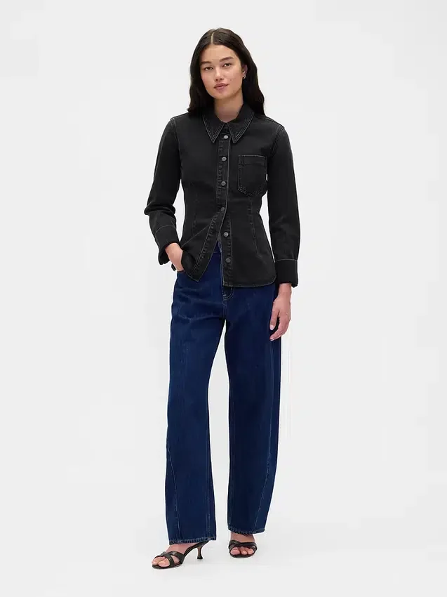 Denimskjorte med innsvingte sømmer